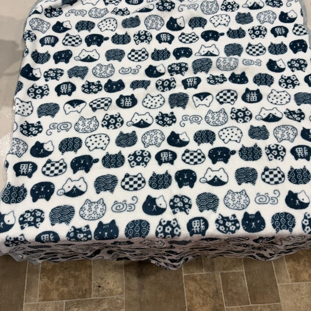 Cozy Pet Patterned Blanket
